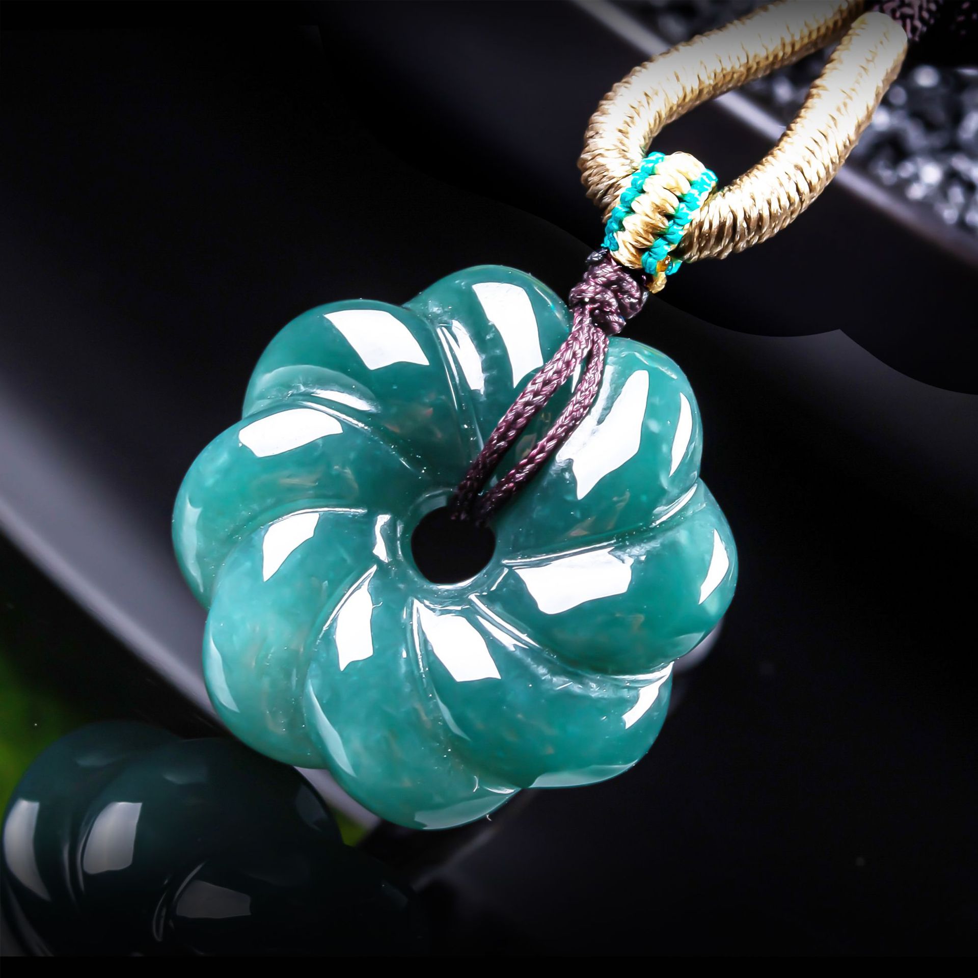 Jewelry & Watches Ltd - Doğal Birman Yeşim Taşı Çiçek Kolye